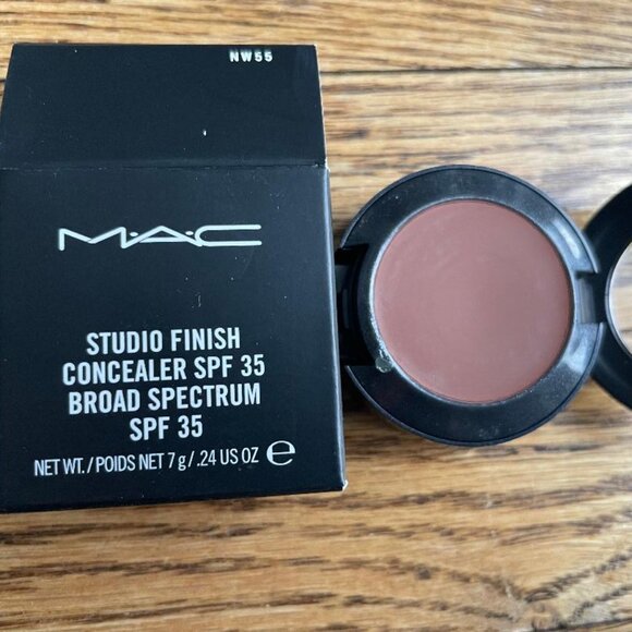 MAC Studio Finish ~ NW55 ~ - Picture 1 of 2